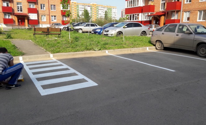 Стоянка во дворе Стоянка во дворе